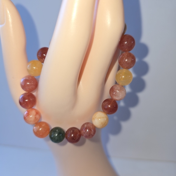 Rabbit 🐇 Hair Quartz Bracelet - Picture 2 of 7